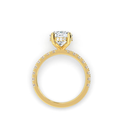 Oval Forlovelsesring med sidesten og hidden halo